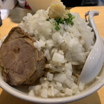 Tsubame Ramen YUKI - ブタメン、コール：にんにく、野菜増し、トッピング：玉ねぎ