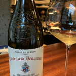 蒼 - ヌフ・ブラン。
      ルーサンヌ＆マルサンヌは、主張があるけど好きなローヌ品種。
      それがボーカステルだと、上品さも併せ持っちゃう。
      お見事です♪