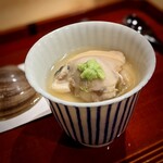 Seirin - 希少な「日本蛤の茶碗蒸し」は、蛤出汁のみ。大きな蛤、ワザと切らずに思いっきり頬張る。身は薄皮で支えられているように柔らかく、弾けるように蛤の美味しさが溢れる。茶碗蒸しの美味しい事!!