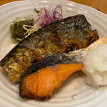 まえ田 - 焼魚2種盛り（鮭西京焼器と金華サバの塩焼き）