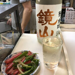 Suzuden - ⑤鏡山 純米生原酒、赤ウインナーとピーマン炒め