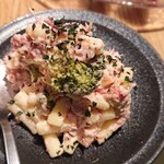 ラム肉酒場 ラムゴロー 神田南口店 - マカロニとコンビーフサラダ