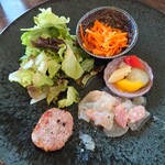 肉とスイーツのお店koyori - セットのサラダ