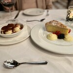 Il Salumaio di Montenapoleone - Dolci (複数形) 彼女は Tiramisù 私は Crostata con crema cotta al limone e mandorle tostate