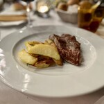 Il Salumaio di Montenapoleone - 彼女の Tagliata di controfiletto di manzo con patate arrosto