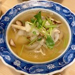 山形郷土料理 おば古 - 新庄蒸し　甘鯛に月山竹や椎茸など野菜餡をかけて蒸し上げたもの