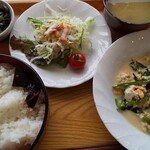 くおり亭 - 料理写真:一汁三菜定食￥600。毎日食べられそうなヘルシー仕上げ。
