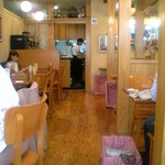 パスタフローラ - 小さいながらもかわいらしい店内