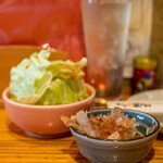 炭火焼鳥正ざわ - 2022.5 お通し（キャベツぽん酢、玉葱とカイワレの削り節ぽん酢）