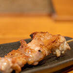 炭火焼鳥正ざわ - 2022.5 ペタ（275円）尾の身を動かす筋肉を周囲の脂とともに切り出したもの