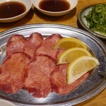 酒肴焼肉　かがり火 - 上タン塩