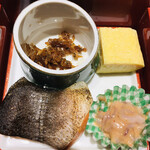 Resutoran Kafe Ritoru Monsuta - 鮭塩焼・出汁巻玉子・イカ塩辛