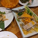 フォーベト - 2206_フォーベト_ベトナムクエフーンコース(飲み放題付)＠4,000円_料理名は失念。プルプルのきしめんみたいなのに、東南アジアテイストの味わいで、これも美味しい！
