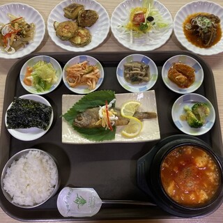 本場韓国の味をリーズナブルに楽しめるランチメニュー☆