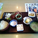 Washoku Resutoran Tonden - 一汁三菜ランチ（月曜）（カツオ叩きを選択）