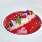 アジュール フォーティーファイブ - 牡丹海老はひらいて、中にタルタルクリームが包まれています。