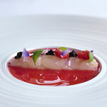 アジュール フォーティーファイブ - 駿河湾牡丹海老、ガスパチョのソース、フランボワーズ
