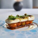 アジュール フォーティーファイブ - 太刀魚の下にはパート ド フィロで2層に仕立て