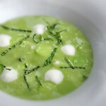 アジュール フォーティーファイブ - 美しい緑色。ミントの葉が散らされていて爽やかさもプラス。