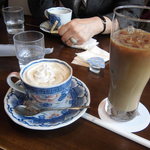きりん館 - 左・ウインナーコーヒーです右はしつこいですが無難なカフェオレ