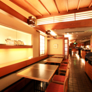 過去深受旅客喜愛的老字號餐廳的味道。享用蒲燒鰻魚、時令懷石套餐等。