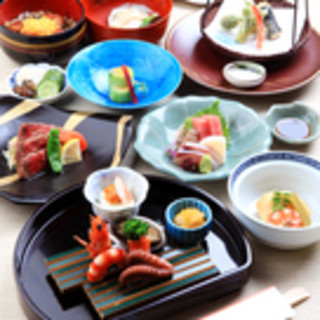 Enjoy the finest sake with delicious food