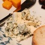 キッチン サカナヤ - ゴルゴンゾーラの塩気でビールが進みます