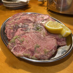 Horumon Yakiniku Tomiya - 塩タン