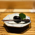 日本橋 蕎ノ字 - ■黒大奴（くろやっこ）。
      ◎静岡島田市の江戸時代から続く清水屋の銘菓。