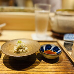 日本橋 蕎ノ字 - ◎蕎麦がきはそばの実の粗挽きの風味豊かな味。生わさびと濃いめの蕎麦つゆで。