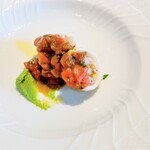 La Brianza - イカの詰め物グリンピースのフムス。詰め物たっぷりトマトソース爽やか、グリンピースのフムスがまろやかスパイス感これまたよく合うし美味しいのよ〜(^^)