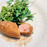 La Brianza - カットしたところ。ボリュームたっぷりながらすっきり食べ心地、あっさりしているからかあっという間にお腹へ(笑) ブリアンツァのコトレッタの衣いつも軽くカラッとしてて大好き♡(๑´ڡ`๑)