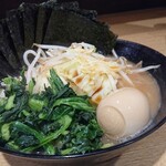横浜家系ラーメン 蓮 - ほうれん草♪スープによく合う