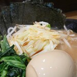 横浜家系ラーメン 蓮 - キャベツ♪
