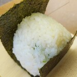 道の駅 能勢くりの郷 - 【能勢の四季むすび(まめごはん)】250円(税込)