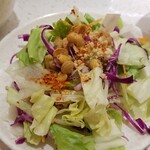 海底撈火鍋 - フリーのサラダ杏仁豆腐豆をトッピング！