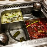 海底撈火鍋 - 高菜、昆布×2、秘伝旨辛鍋です