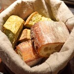 Varmen - バゲットと青海苔を練り込んだパン