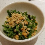 海底撈火鍋 - 更にパクチー&ナッツを追加