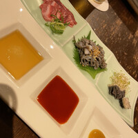 和牛料理 要 - 先附　ホルモンの刺身