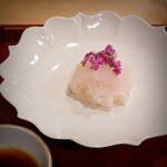 勢麟 - 鱧の皮と骨の間のお刺身。1メートル越えの長いサクが見事。鱧とは思えない脂の載りで甘い。シルクのような舌触りでブラインドなら、何の魚かわからないと思う。