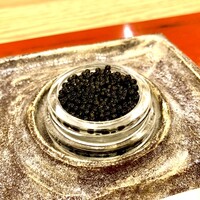 三宅輝 - 毛蟹にキャビアをタップリまぶして　贅沢な旨さ！