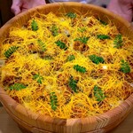 勢麟 - 芸術的な錦糸卵を散らして完成。