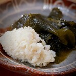 勢麟 - ここから、endless鱧しゃぶ。巨大鱧は骨も大きいけれど、丁寧な骨切りで全く口に当たらずふんわり。巨大ならではの脂の乗りでしっとりふっくらです。