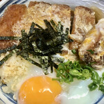 Udon Shichifuku - 卵とじプラス温度卵がオン
