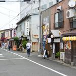 ホルモン酒場とん平 - 早朝の189通りの風景