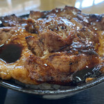 豚丼のかしわ - 焦げ目がいい