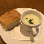 Trattoria L'astro - 自家製フォカッチャと本日のスープ