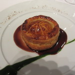 レストランひらまつ - 2013-3　鴨肉とフォアグラのパイ包み焼き　赤ワインソース
      