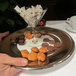 レストランひらまつ - 小菓子サービス